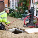 How do players move between games in large tether casino platforms?